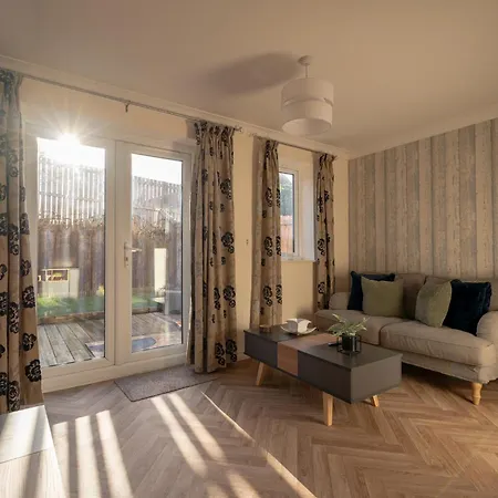 Pottery Wharf By Horizon *